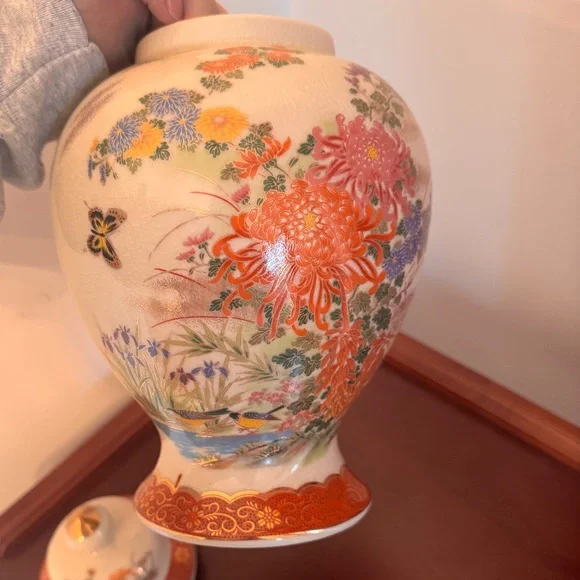 Vintage Japanese Porcelain Crackle Glaze Ginger Jar with Lid - Picture 9 of 12